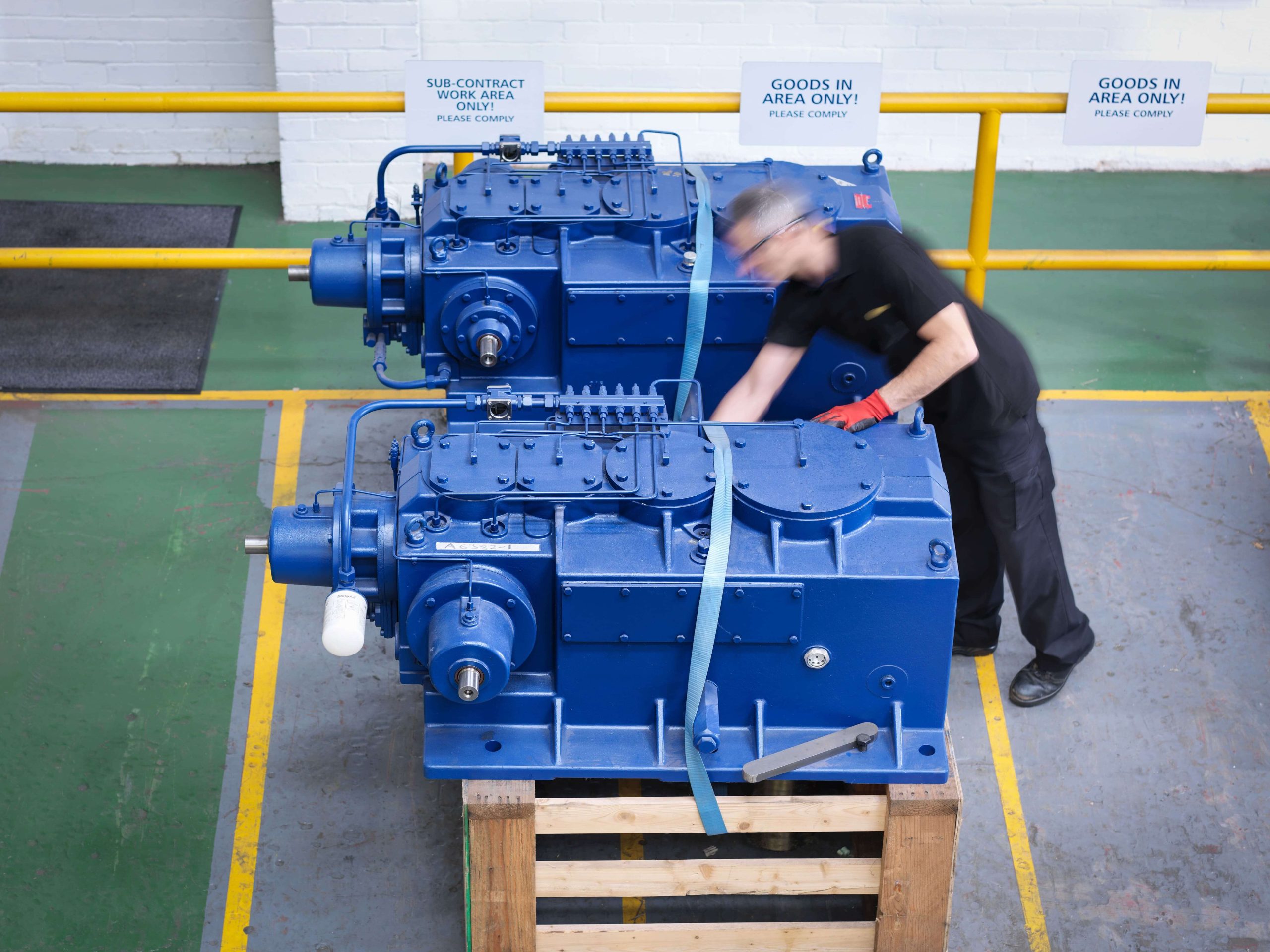 Industrial right-angle gearbox